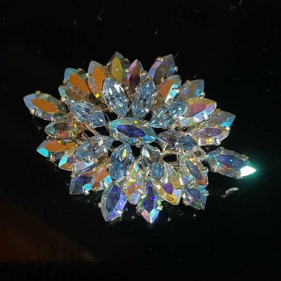 Vintage Aurora Borealis Rhinestone Brooch - Picture 4 of 5